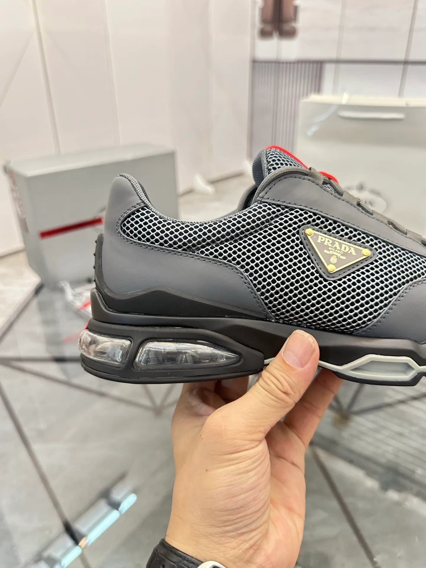 Men's shoes for sale 💰: 💰P660¥ High-end top quality Product trademark: Prada *"Prada*" low-top casual shoes Regular size: 38-45 (can be customized to 46) Product materials: Upper imported first-layer cowhide spliced ​​with original fabric, breathable lining, cowhide foot pads, original air cushion outsole. No.: 001